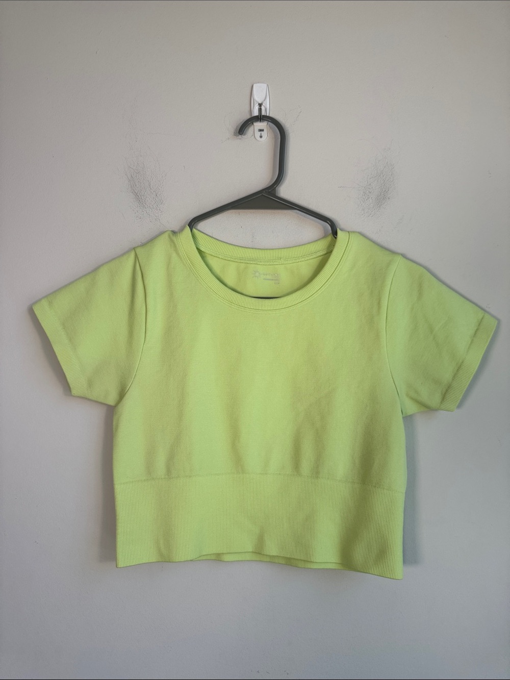 Offline Sidewalk Seamless Cropped T-Shirt in Neon Green - S